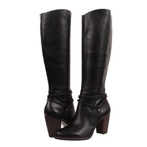 UGG Noema boots